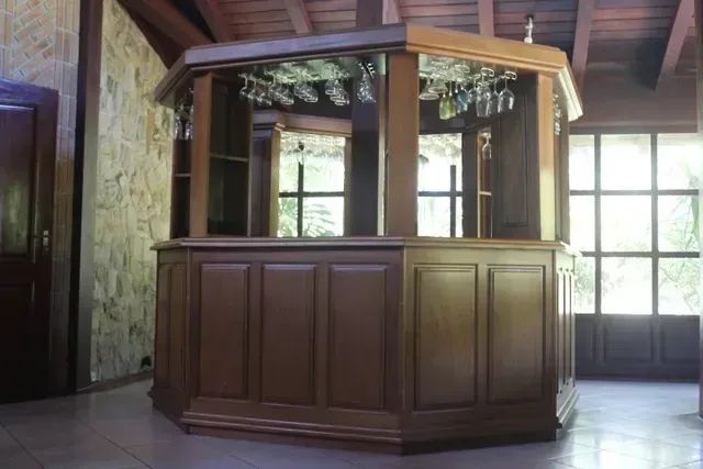 Bar de madeira rustica elegante e Bancos - Foto 3