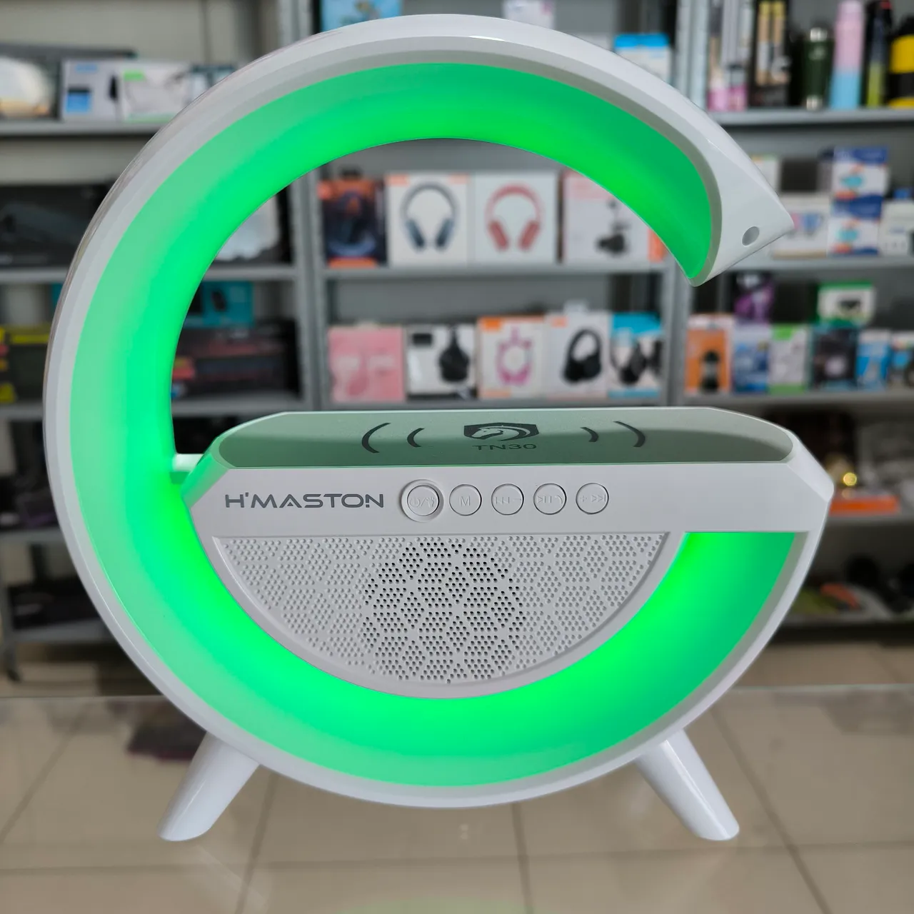 Caixa de som Bluetooth rádio FM luminária LED carregador indução 15W