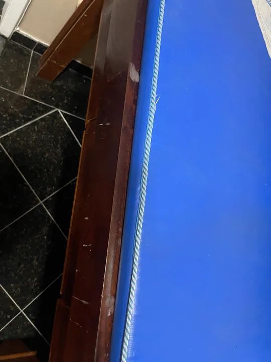 Mesa de madeira maciça com tampo acolchoado - Foto 2