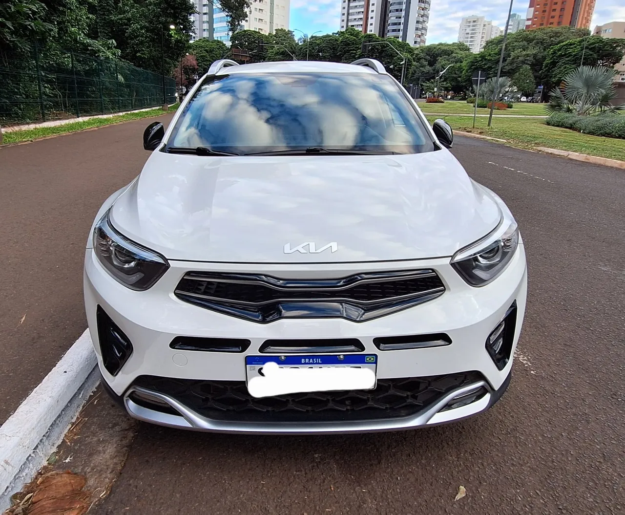 Conforto e Estilo: Kia Stonic 2022 turbo (24.000 km) para Você!