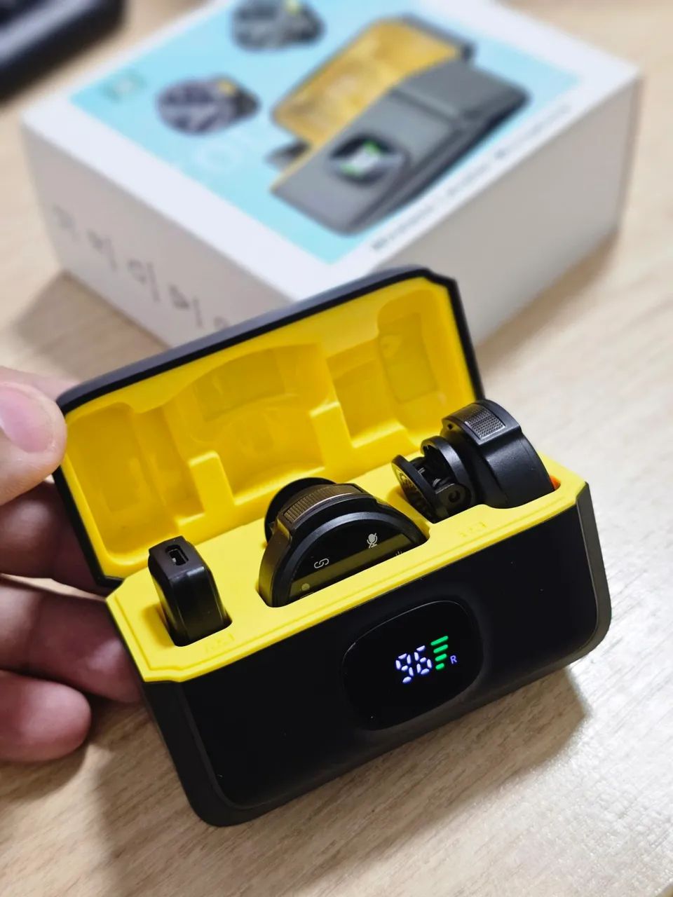 Microfone Lapela sem fio J6 Xiaomi - Entrada Lightning - Aberto apenas para teste