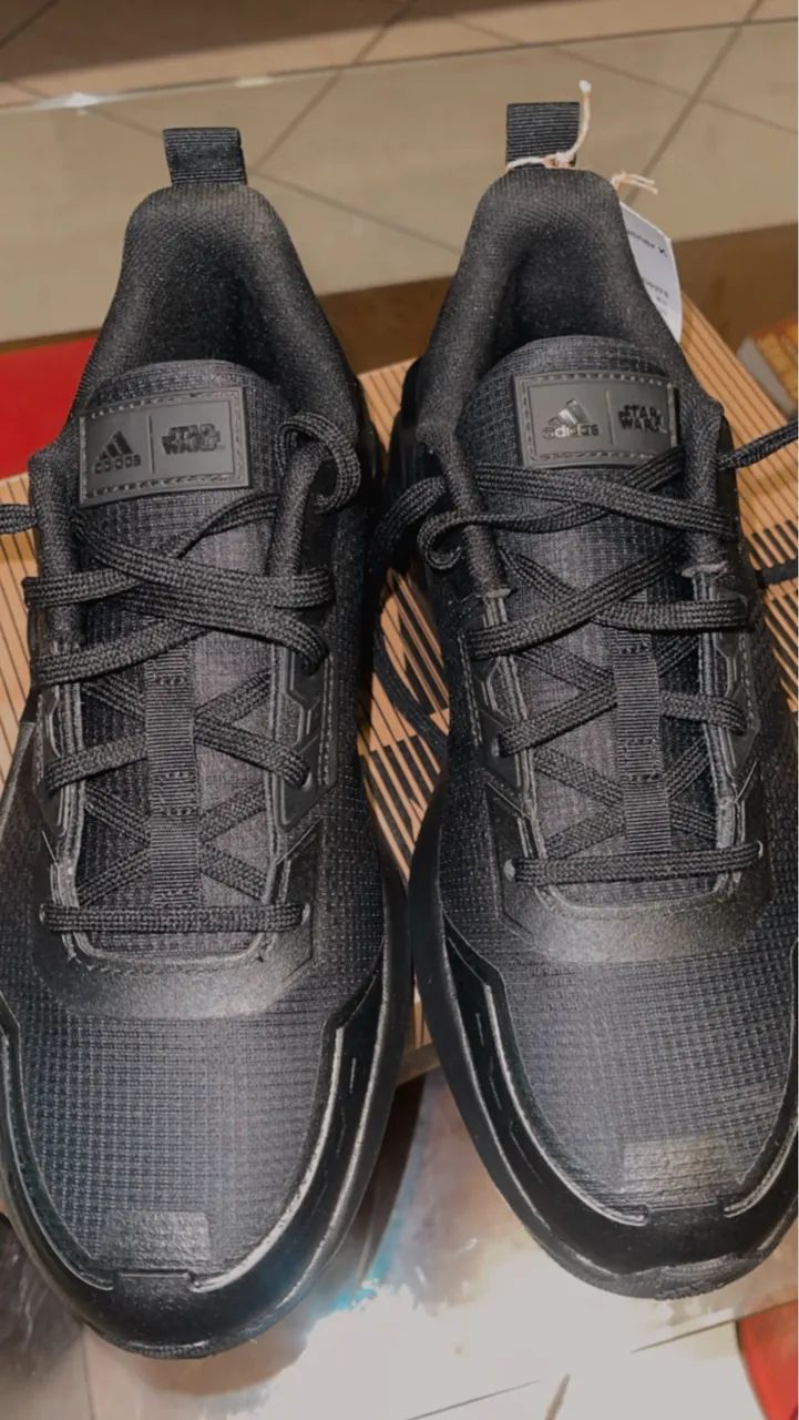 Tênis Adidas 