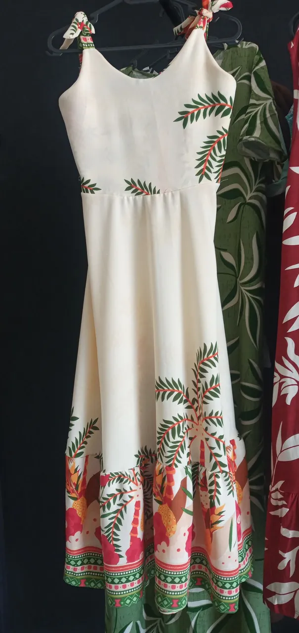 Vendo Lojinha Com Roupas Novas