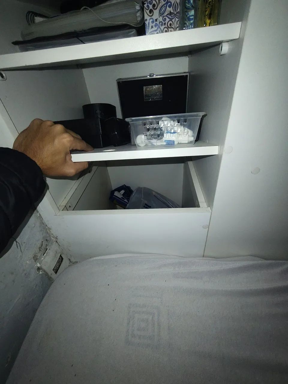 Beliche branca com escada e gavetas - Foto 5