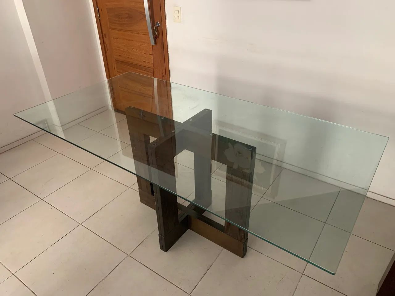 Mesa de vidro com apoio de madeira  - Foto 2