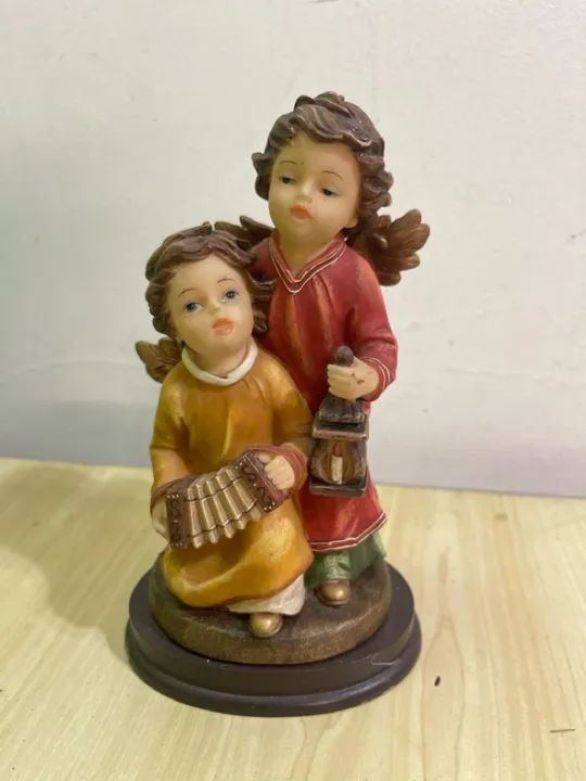 Anjos de resina sanfoneiro e com luminária 
