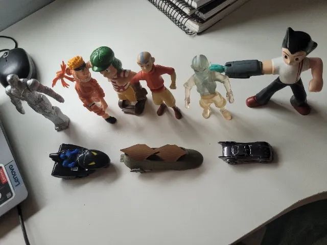 9 bonecos diversos64728147696387122