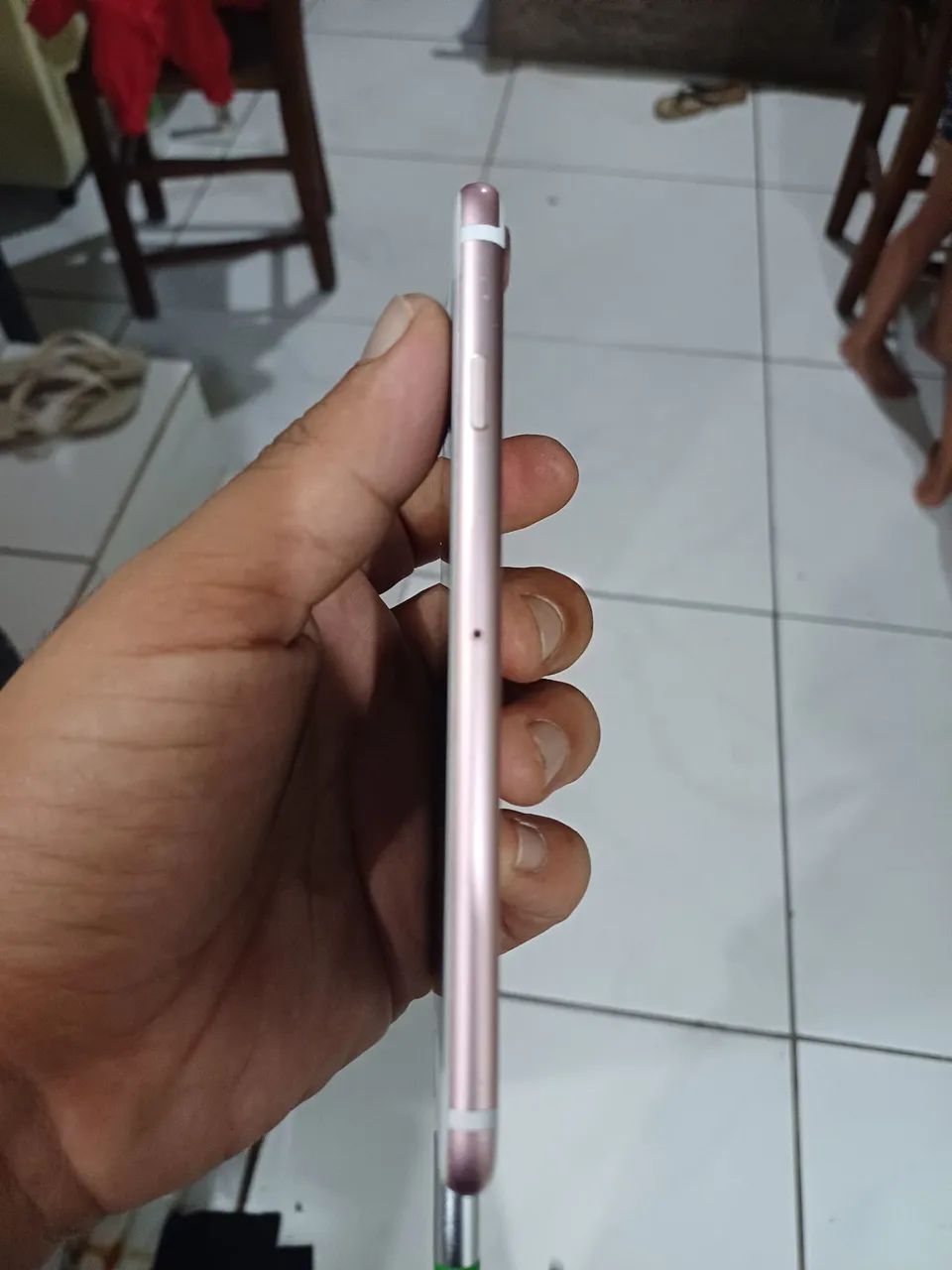 Vendo iphone 7 tela trincada mais não interfere em nada - Foto 3