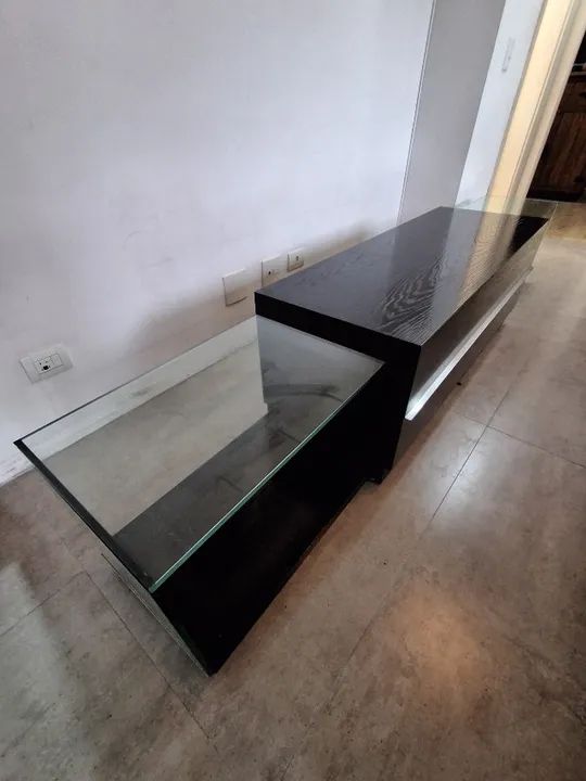 Rack moderno de madeira maciça e vidro - Foto 2