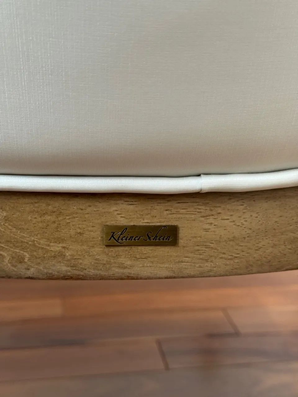 Poltrona Clássica Maria Antonieta com Capitonê - Cor Avelã - Foto 4