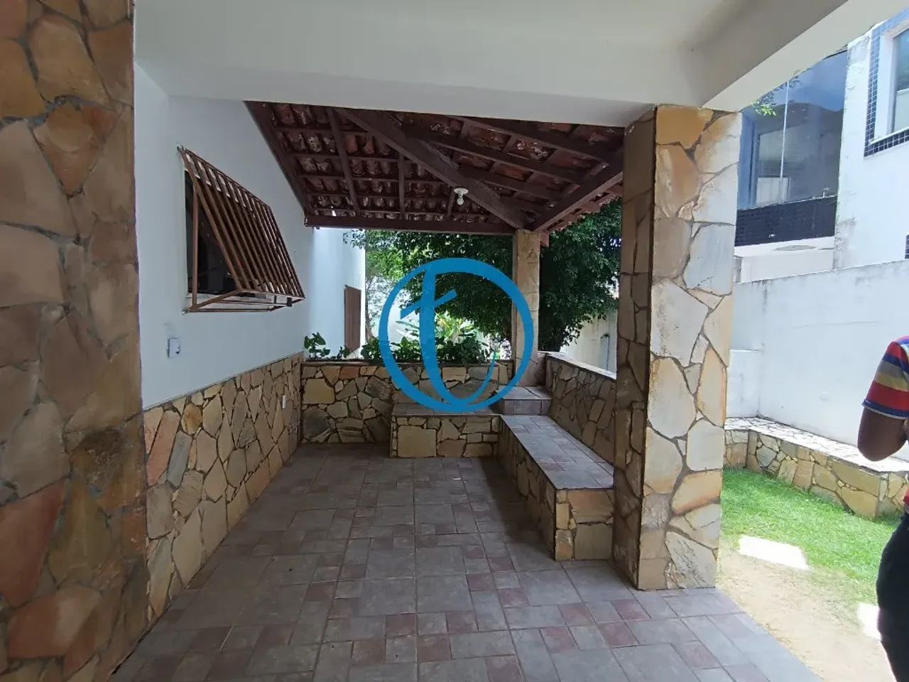 VENDA DE CASA AMPLA BAIRRO DE PITUAÇU