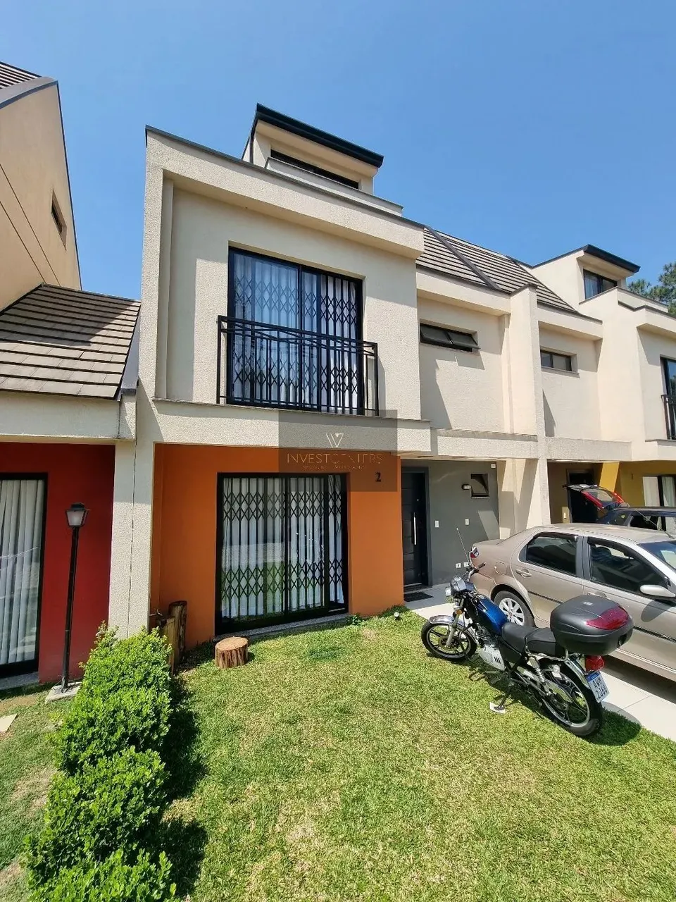 Sobrado Triplex em Condomínio à venda no bairro xaxim Curitiba - PR