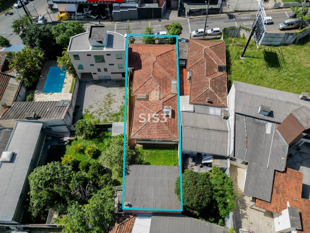 Terreno à venda no Cabral 231 m² de construção, ZR4.1, próximo ao Graciosa Country Club