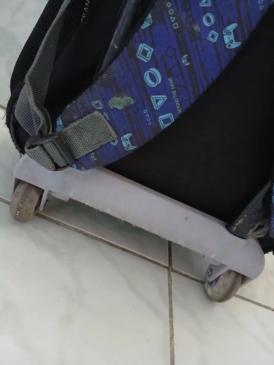 Mochila menino rodinha azul - Foto 4