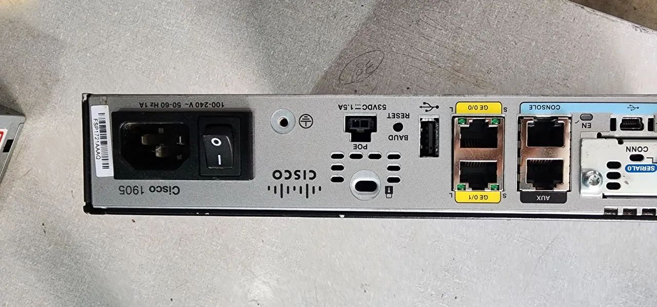 Switch Cisco 1900 Series usado63824118815491122