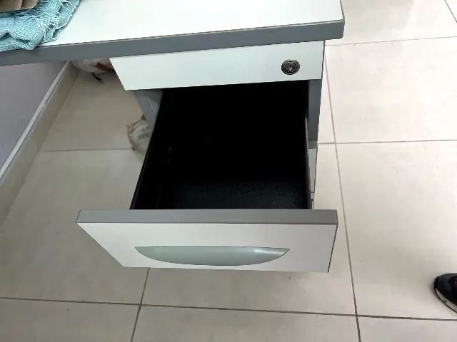 Escrivaninha para consultório - Foto 2