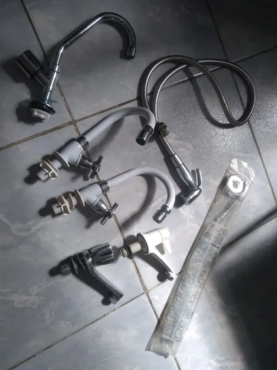 Torneiras para cozinha + 1 bidê. + 1 conector da pia