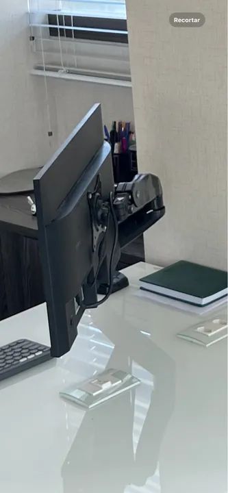 Monitor com suporte articulado e perifericos Logitech  - Foto 2