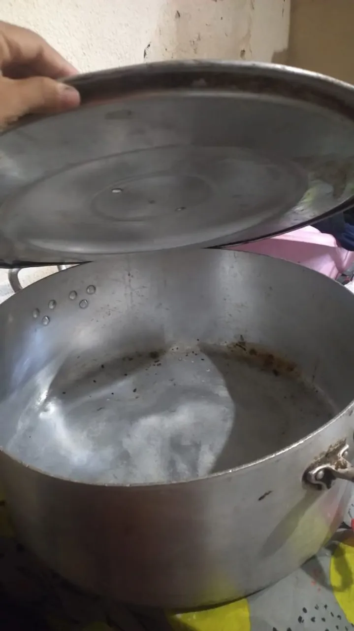 Panela Grande com Tampa - Ideal para Cozinhar em Quantidade