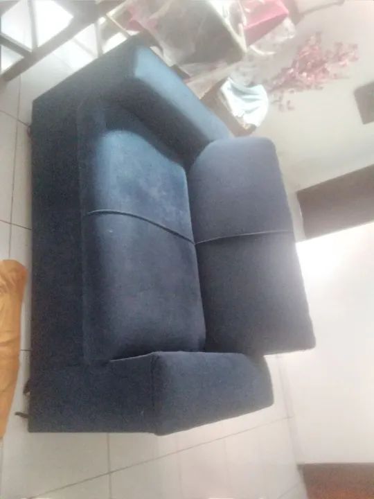Sofá de 2 lugares azul - ótimo estado - Foto 2