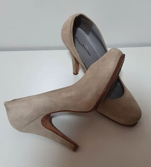 scarpin off white em camurça villa vittini - Foto 2