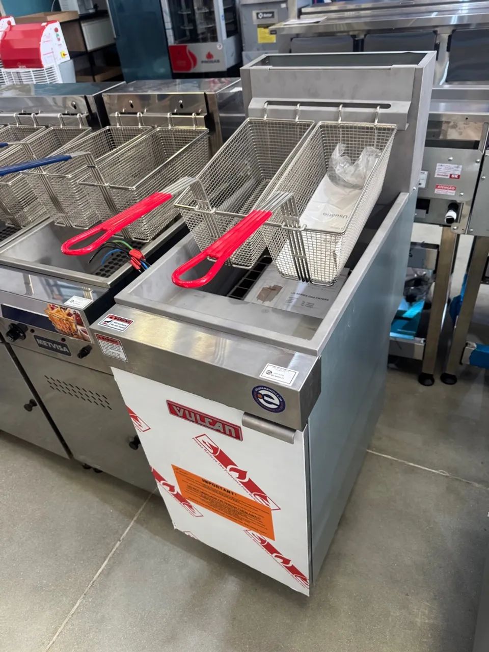 Fritadeira Industrial Vulcan LG400 com 2 cestos e 4 queimadores 