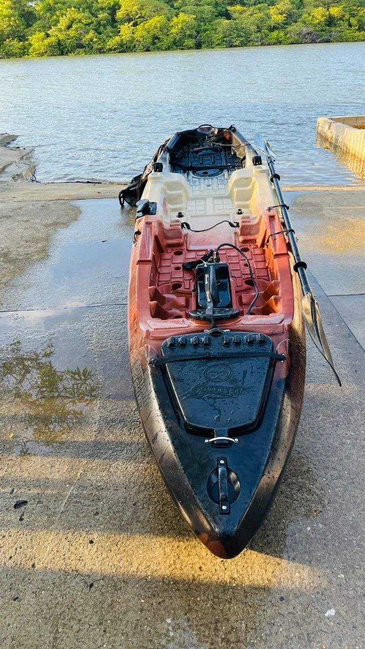 Caiaque de pesca motorizado  - Foto 2