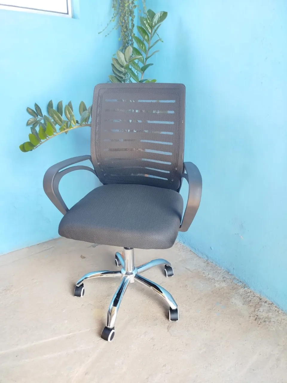 Cadeira de Escritório Ergonômica - Conforto e Design