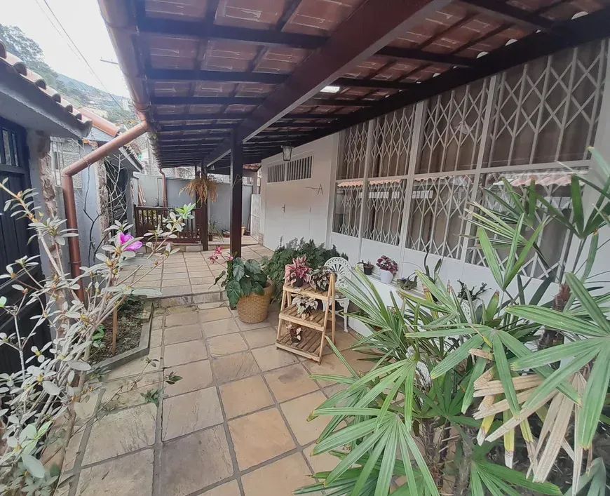 Bairro Valparaiso: Bela Casa Plana à venda