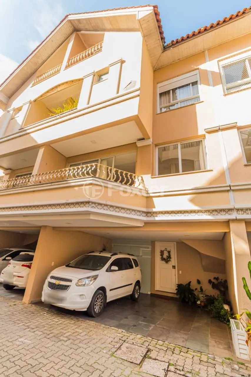 Vendo Excelente casa em condomínio 3 quartos suíte 2 garagens 231m² no Bairro Pedra Redond