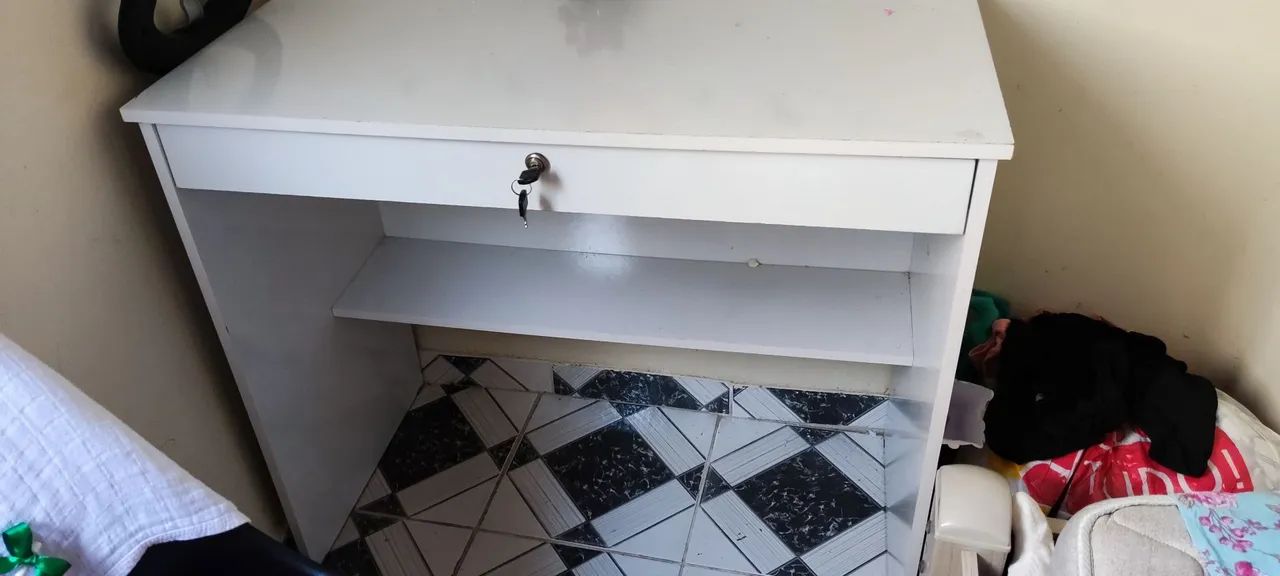 Selling a writing desk with drawer