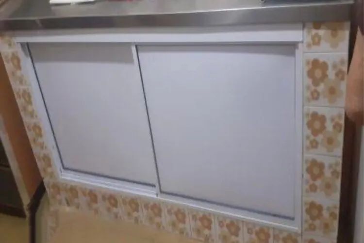 Fechamento de pia em acrílicos 