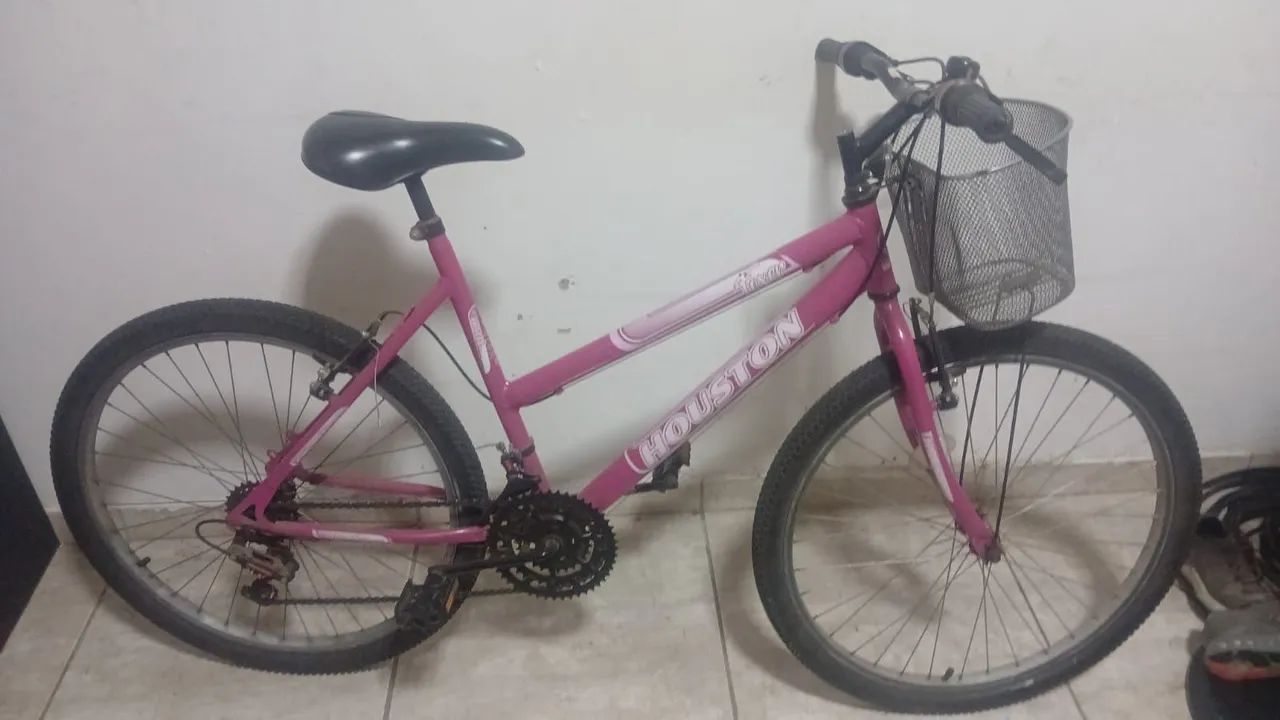 Bicicleta Feminina Houston aro 26 com cestinha.