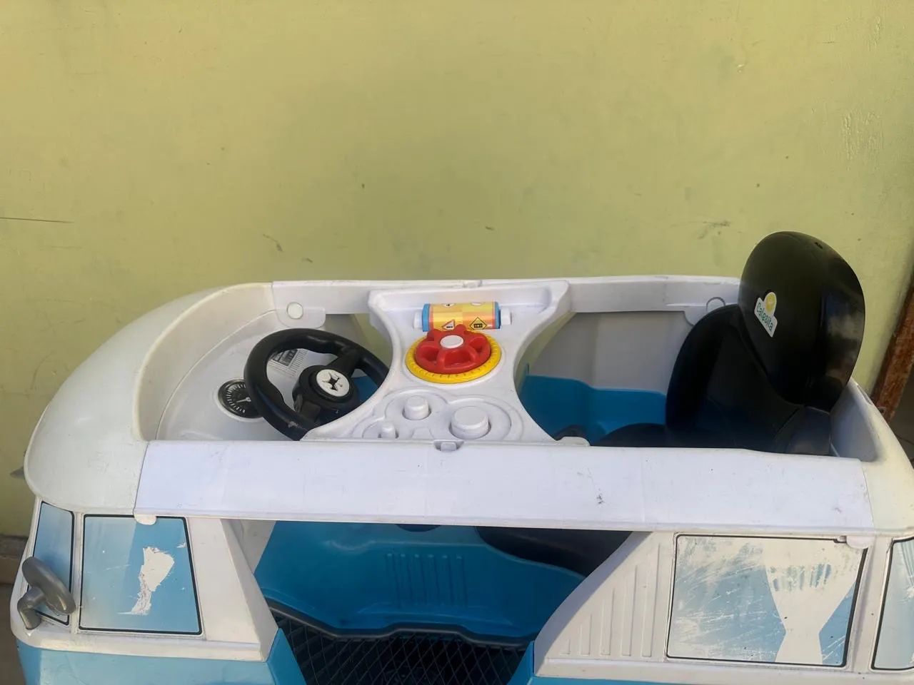 Vendo carrinho infantil modelo Kombi  - Foto 2