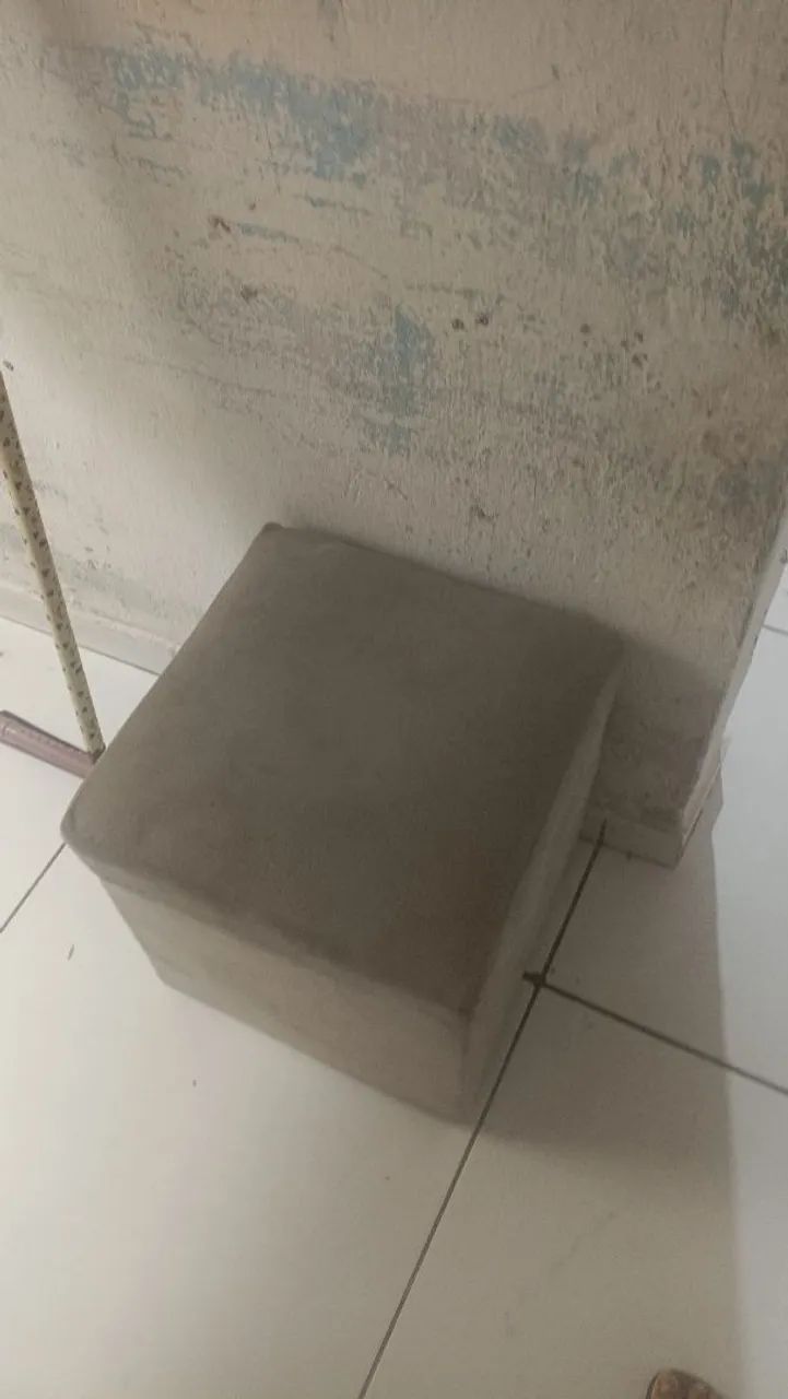 Um sofá de 2 lugares e 2 pulf - Foto 2