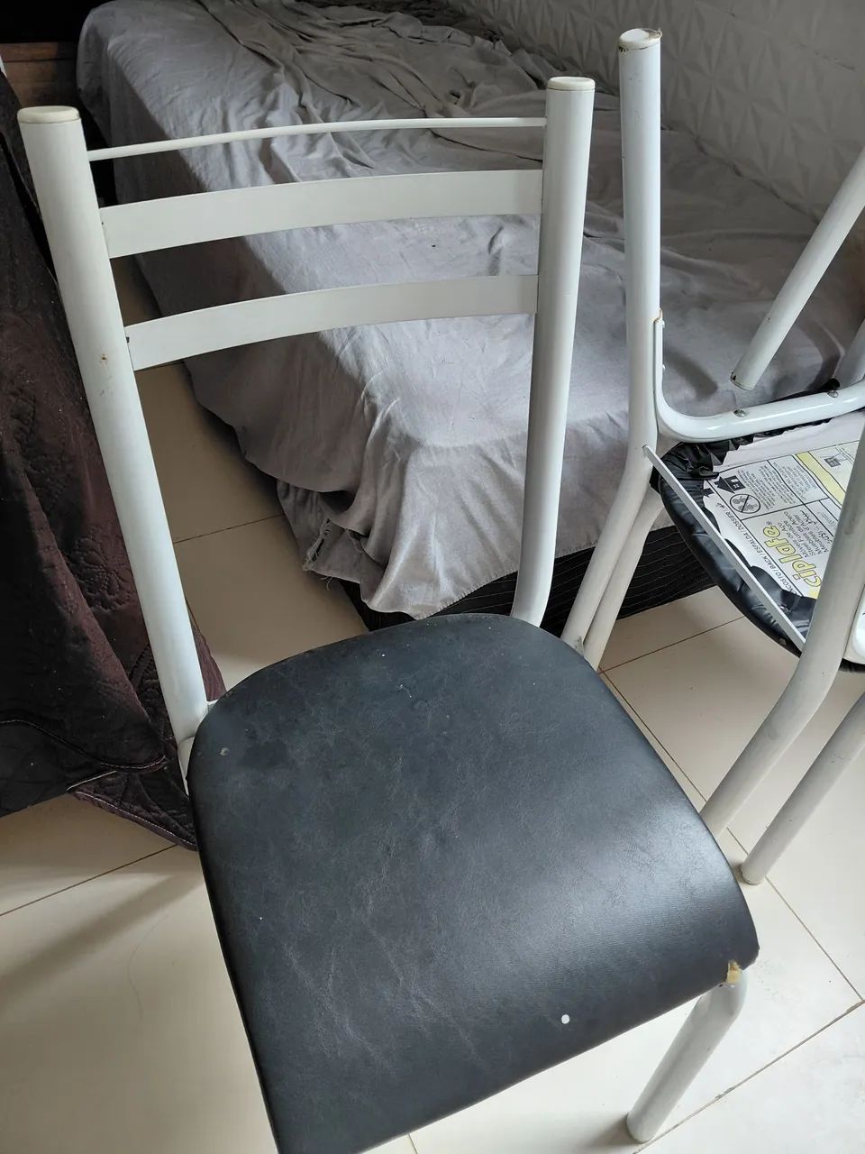 Mesa com 4 cadeiras - Foto 4