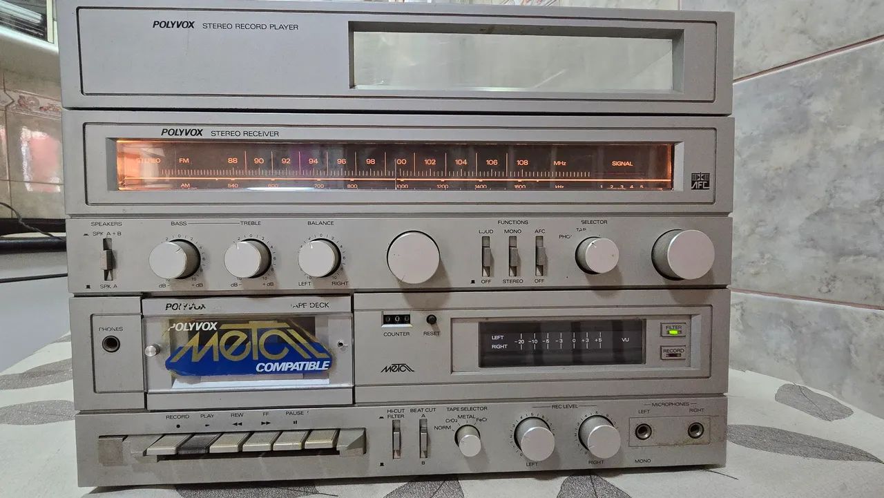 Reliquia- Aparelho de som polyvox e discos