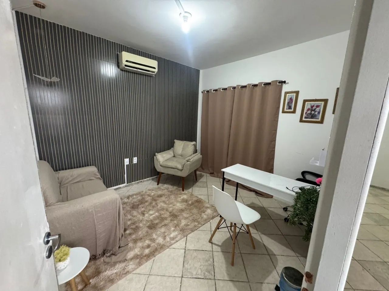 Alugo Sala mobiliada 