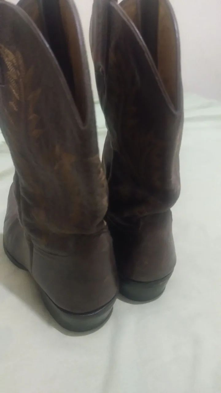 Vendo 02 botas elite 100% brutas - Foto 3