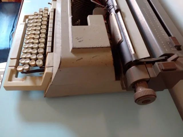 Máquina de Datilografar Olivetti Linea 98 - Foto 5