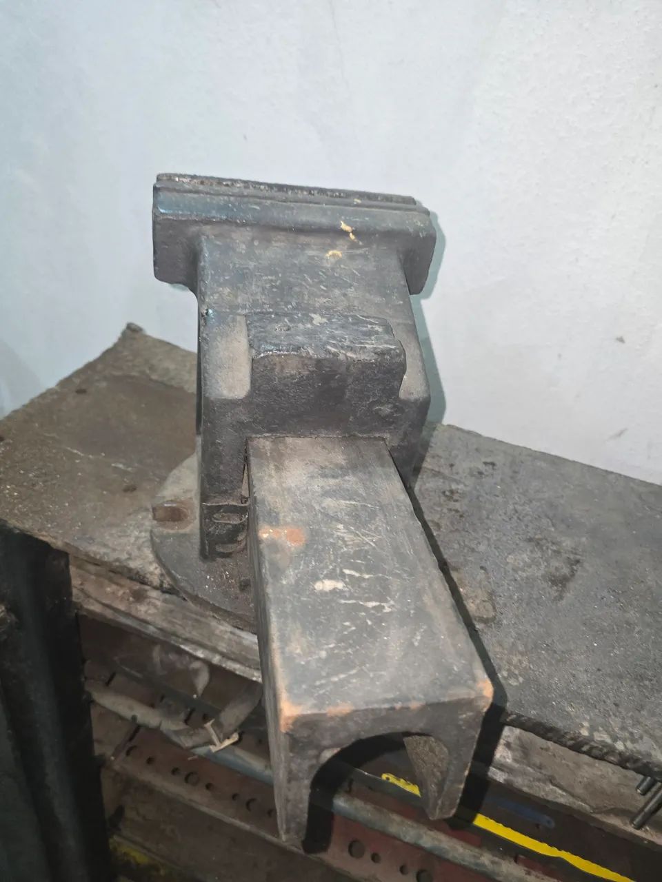 Torno de Bancada N°8, em ferro fundido e resistente  R$350,00 - Foto 2