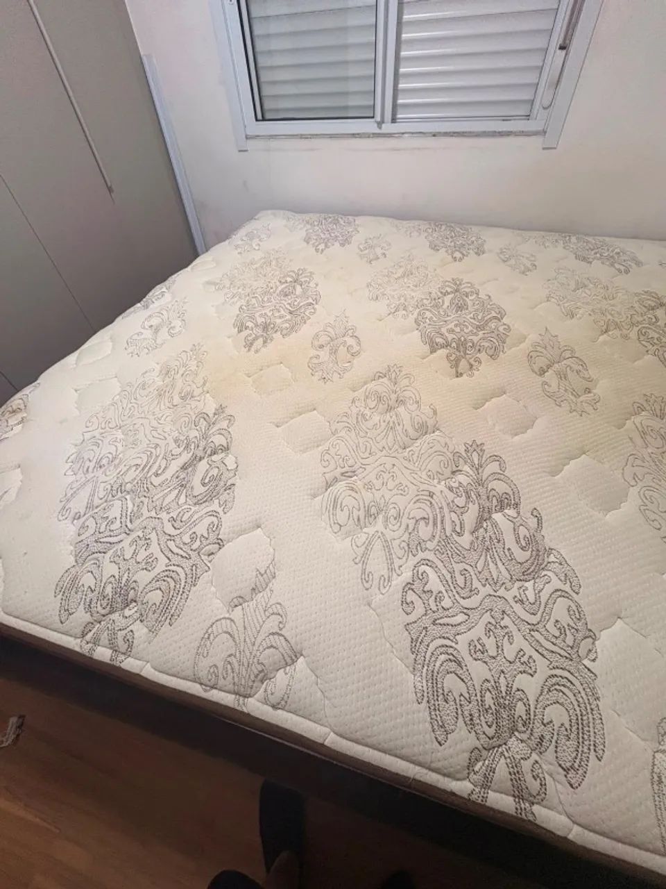 Cama Queen Levitate Plush + Box Baú