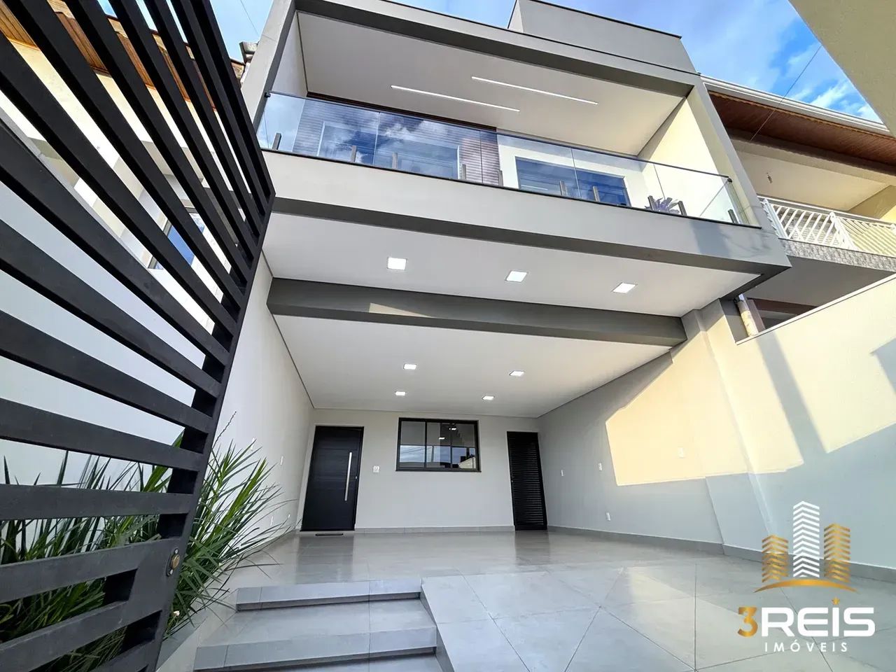 CASA MODERNA COM ESPAÇO GOURMET COMPLETO EM SOCORRO/SP
