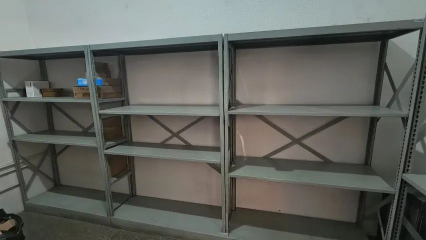 Estante de aço