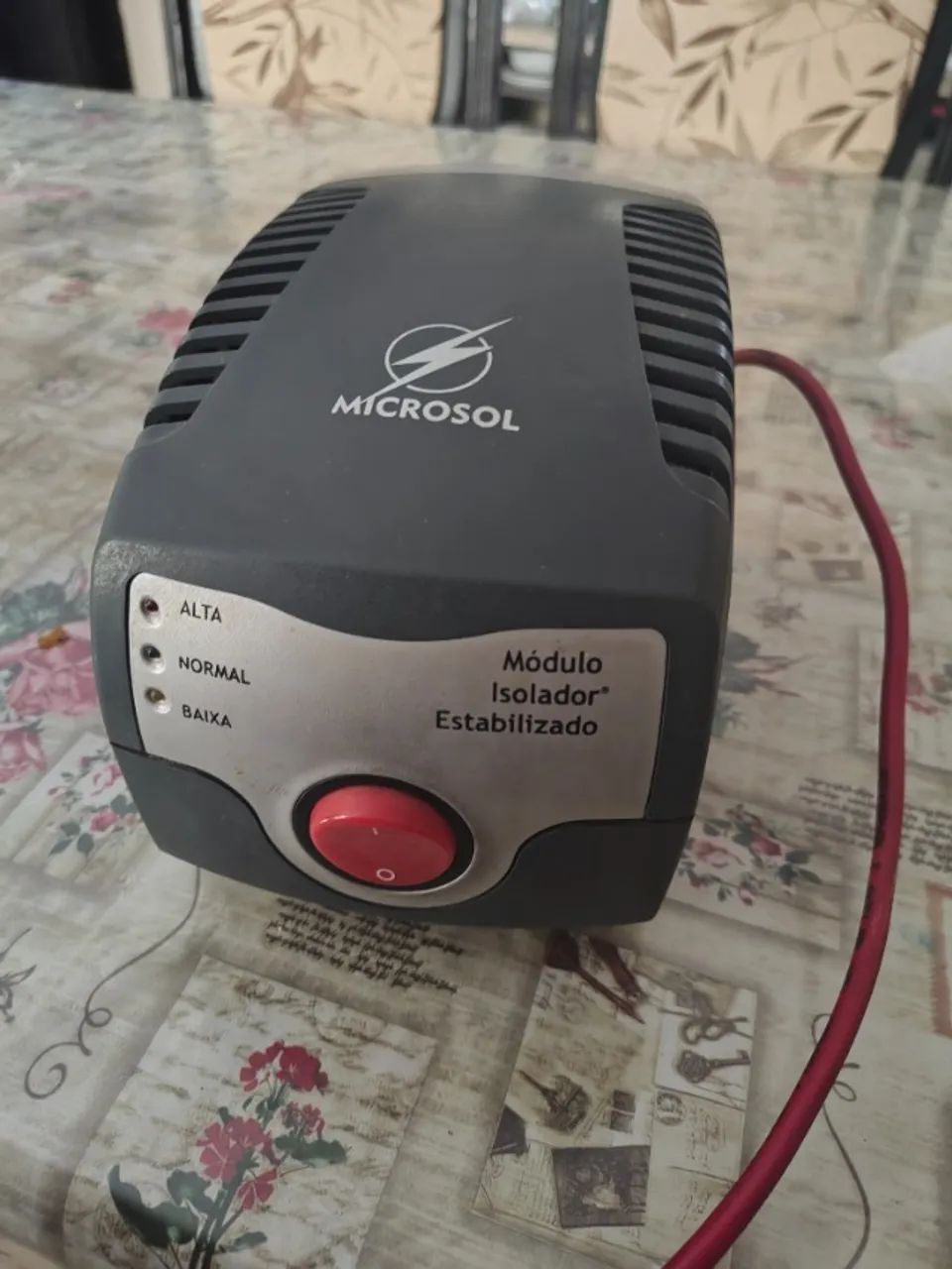 um Módulo Isolador Estabilizado Microsol 440VA.