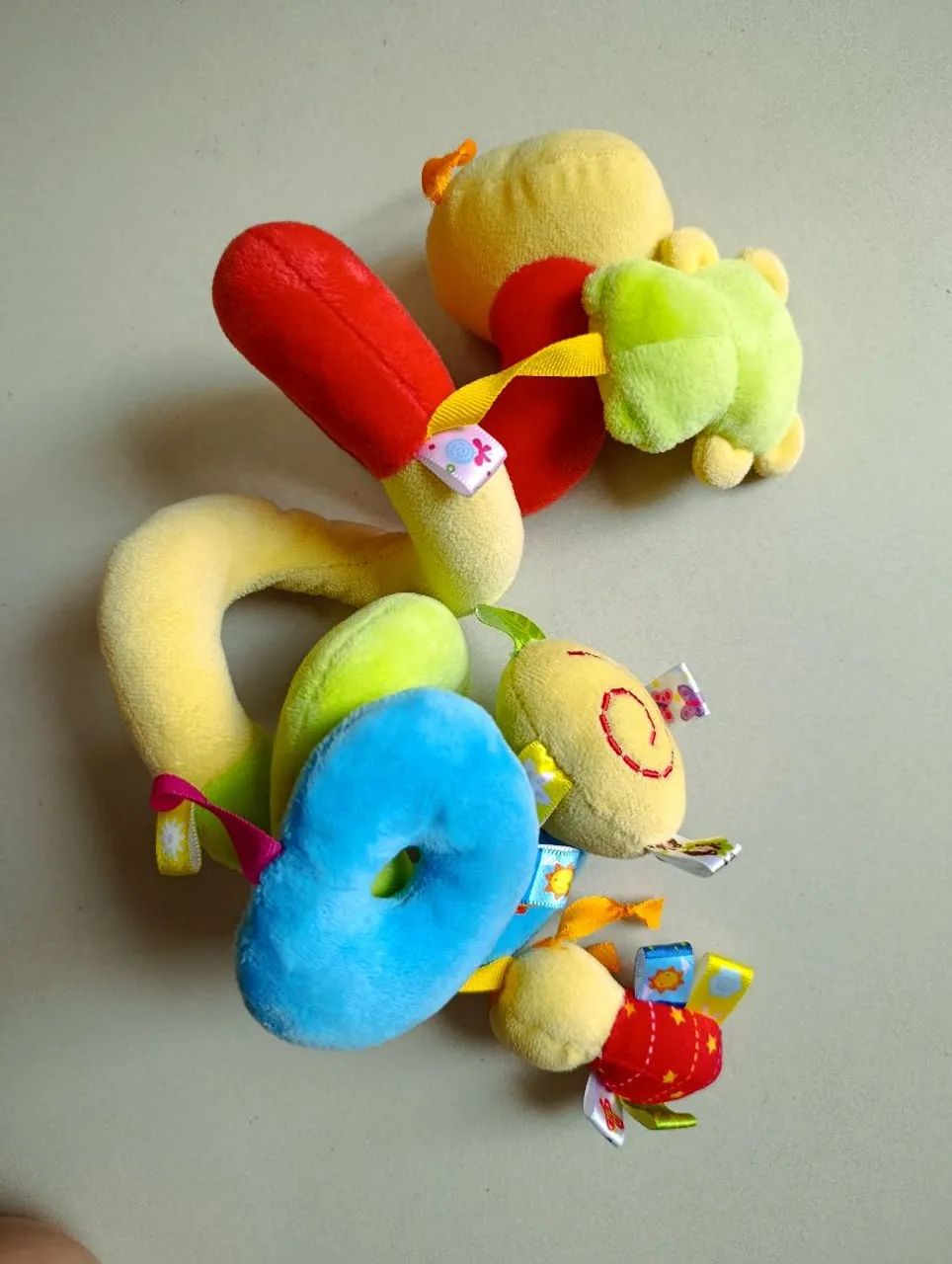 Pelúcia para carrinho centopéia com chocalhos - Foto 4