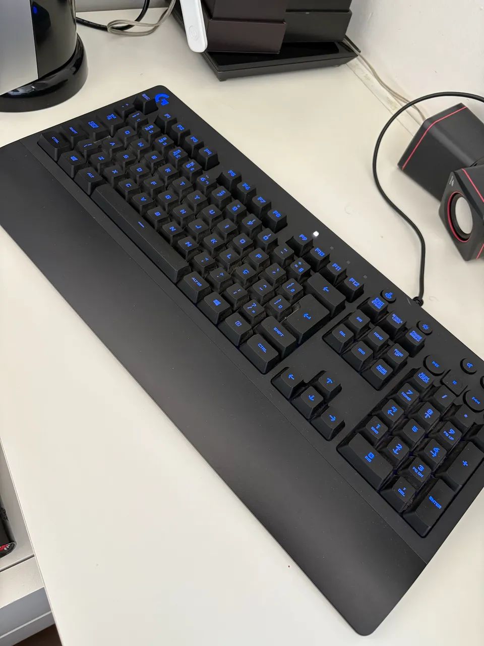 Teclado Logitech G213