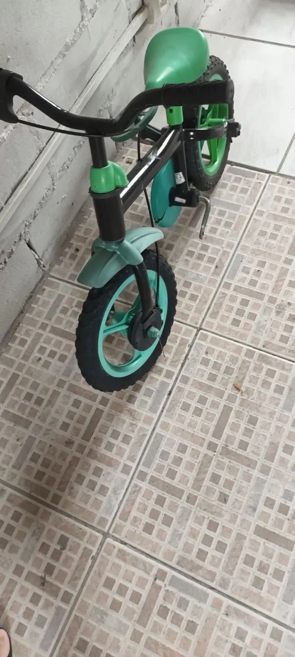 Bicicleta criança de 3, 4 anos precisa dar uma guaribada Estado geral bom Precisa arrumar  - Foto 3