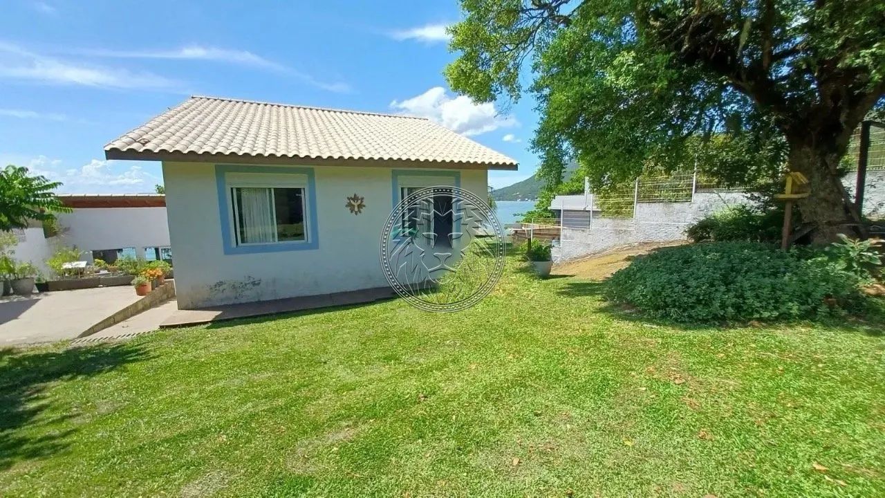 Casa Frente Mar de 4 Dormitórios no Ribeirão da Ilha - Foto 4