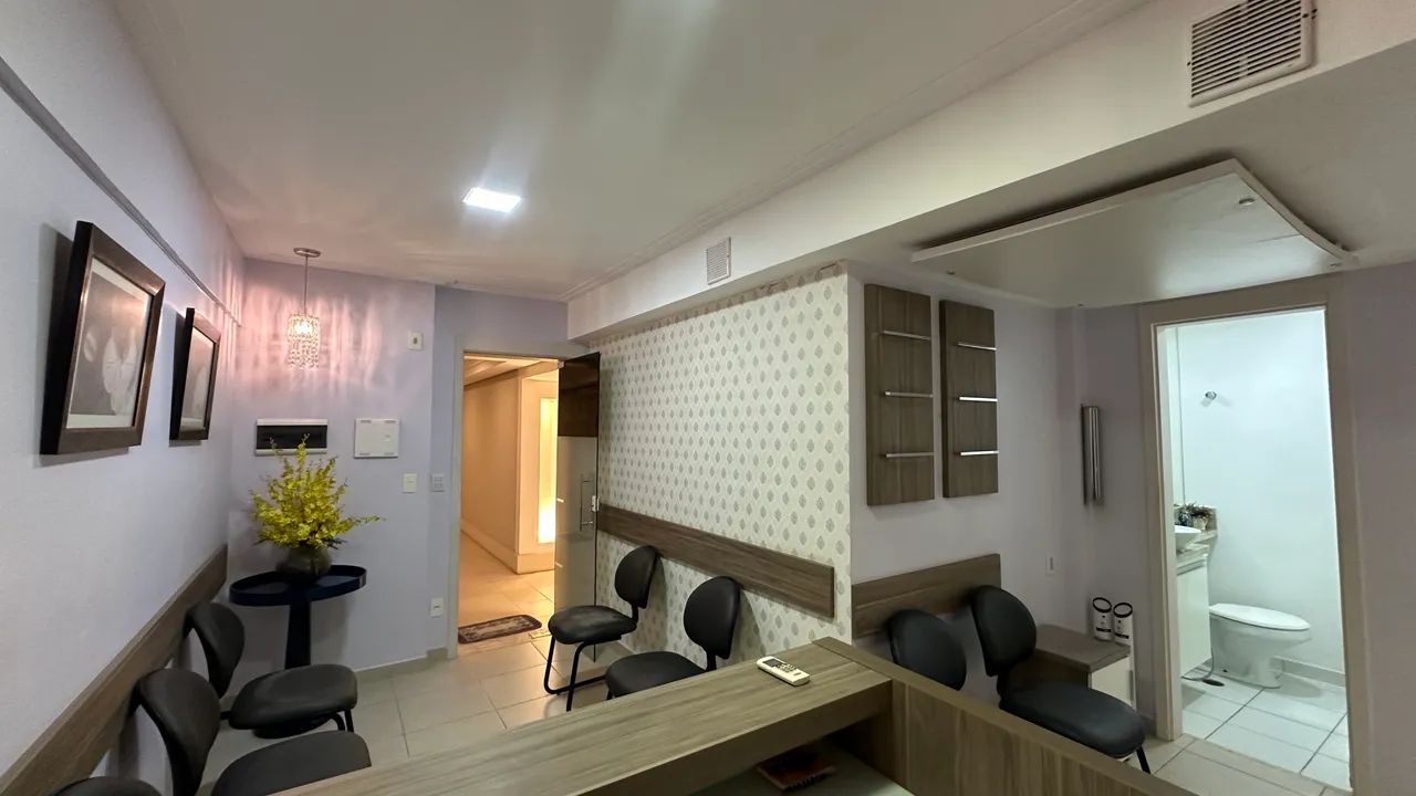 Sala comercial projetada com ar condicionado e dividida em 02 ambientes 